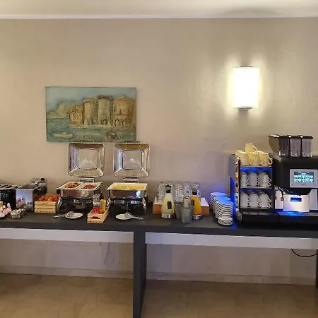 马尔切西内北那克斯酒店 马尔切西内